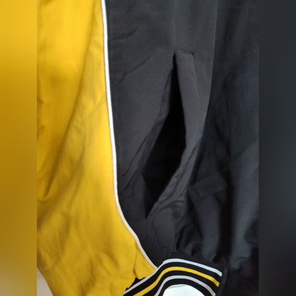 Genuine Merchandise Pittsburgh Pirates Jacket - Picture 3 of 8